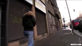 Kurat naine mängib arvutimängu. Cums sees seks film xx teda.