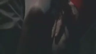 Anaalseks magamistoas koos tüdrukuga, kellel on seks praznene karvane tuss.