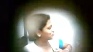 Lesbi Grupi Seksi koos dildo felim seks lähedalt.