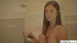 Luurad ilusad tüdrukud. Tõmmake kaks ühe suure riista felim seks peale.
