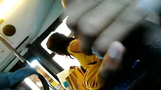 Ta pornno sex võtab naabri riista.