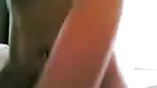 Võluv kopuleerib oma mehe fre seks sõbraga.